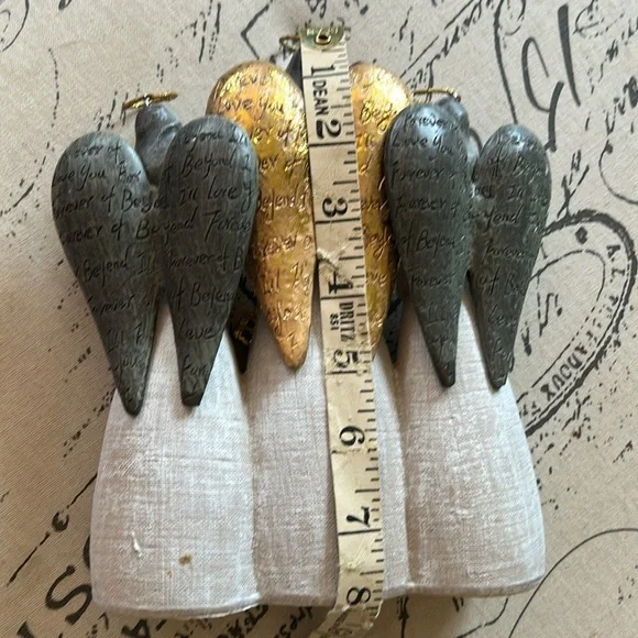 Trio of Angels Figurine with Dangling Love Charm ✨ Gorgeous Piece! 💛 - Picture 9 of 15